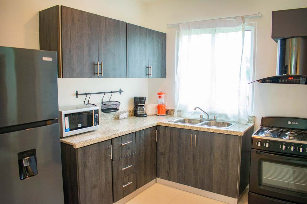 The kitchen and its facilities in the penthouse at Beach Apartamentos in Playa Palmera